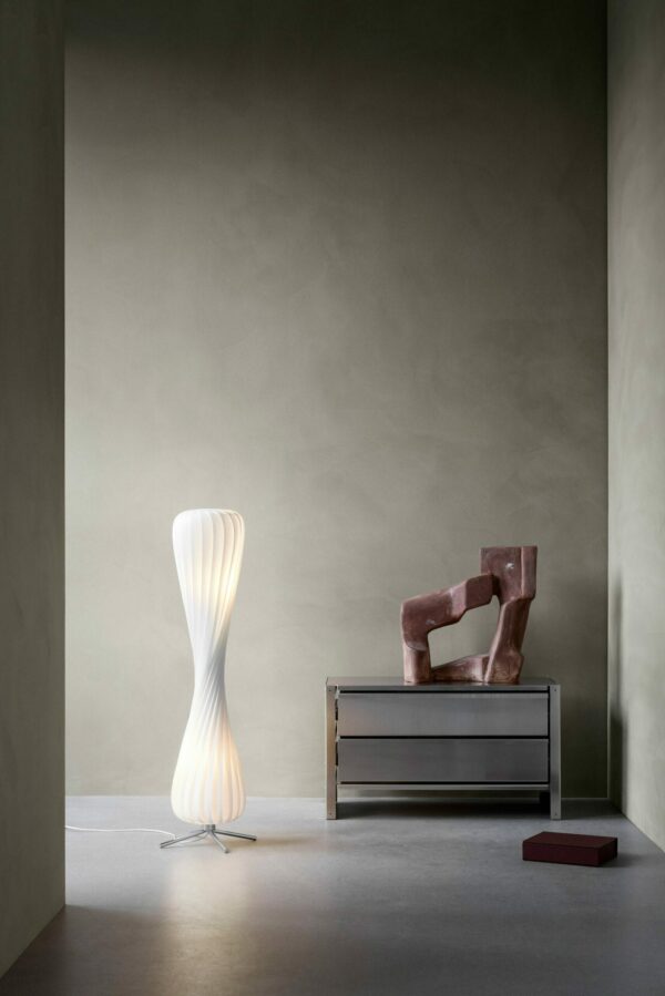 TR7 GULVLAMPE