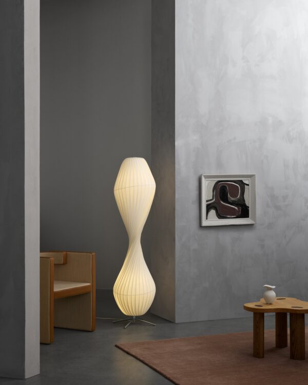 TR32 GULVLAMPE