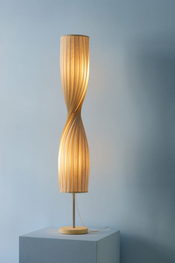 2026_05_18_Tom_Rossau_Showroom2218_TIL TR44 Gulvlampe